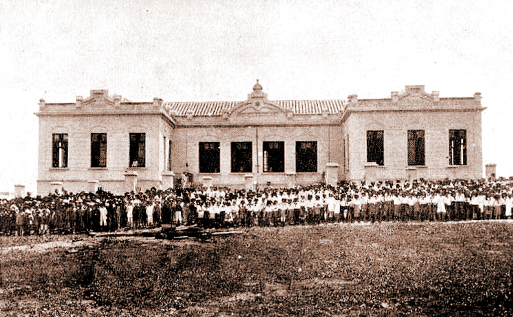 Inauguração do prédio em 1915, em foto da antiga revista “A Cigarra”