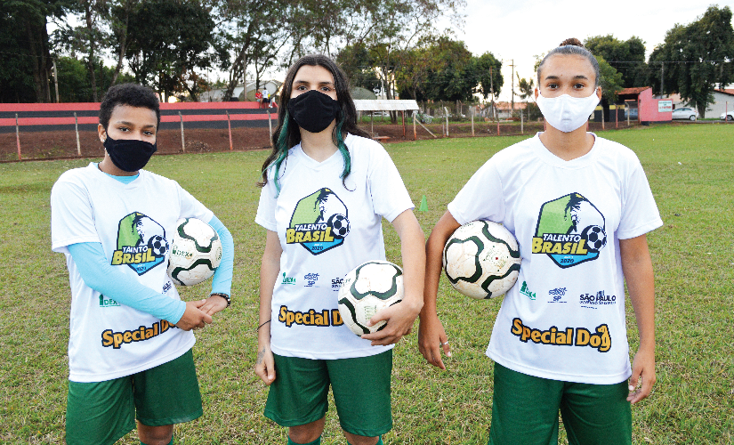 Seleção Nacional A de Futebol Feminino eleita personalidade Bola