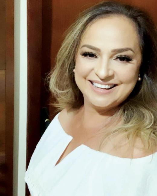 A socialite Alaide Redondo apagou as velinhas na semana passada. Muito conhecida, ela abrilhanta a Coluna de hoje com seu sorriso ímpar. Parabéns, Alaide, este colunista lhe deseja o melhor que o mundo pode oferecer!